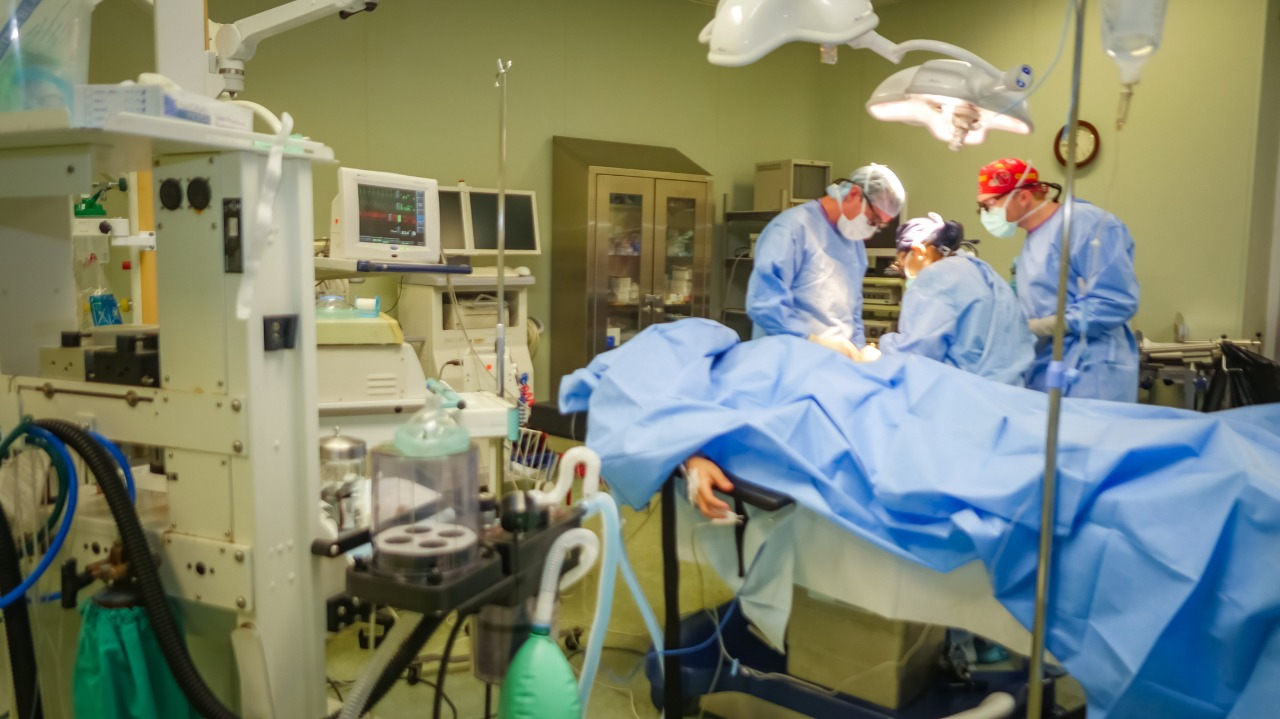 Operativo gratuito de cirugías de manos en Centro Médico Central Romana ...
