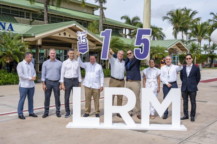 Ceremonia de bienvenida del avión Arajet Isla Catalina en el Aeropuerto Internacional La Romana, República Dominicana